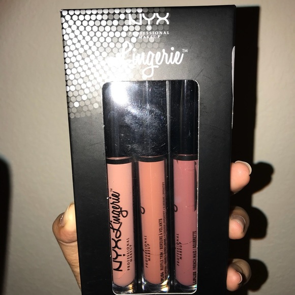 NYX lingerie nude pink liquid matte lipstick set - Picture 4 of 4